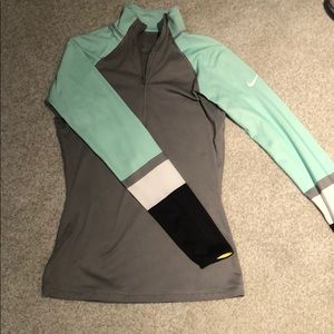 Nike Pro pullover size small